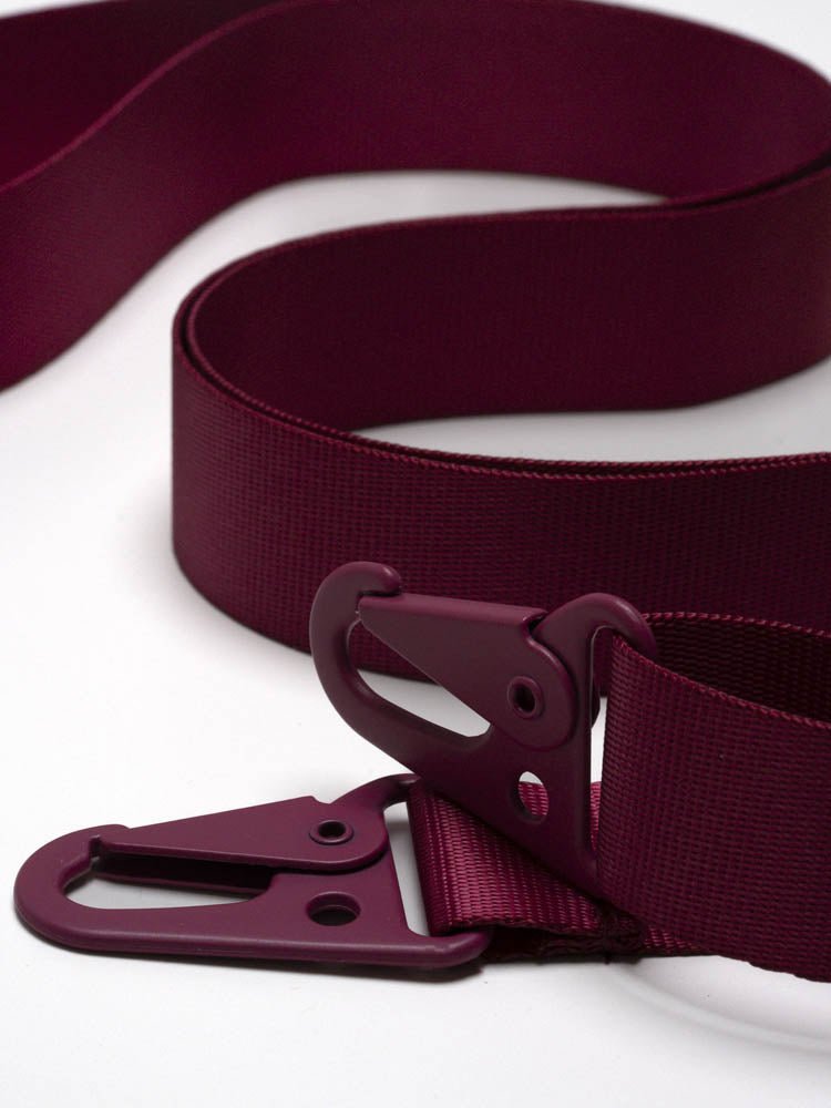 Handyband mit Karabiner Wine Red - Susanno Breites Handyband Weinrot – Handyhülle mit Band zum Umhängen