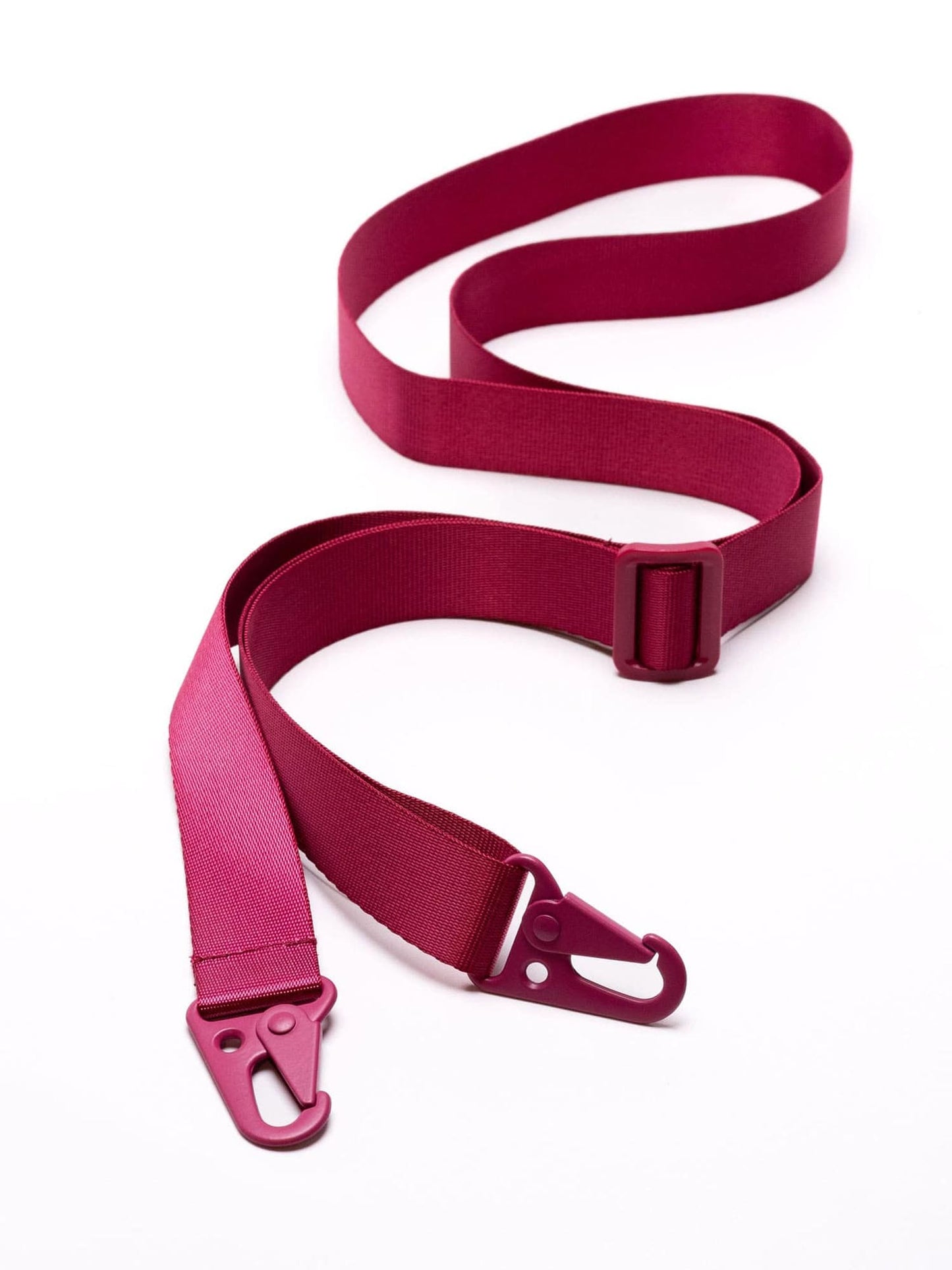rote handykette mit breitem band und Karabinern