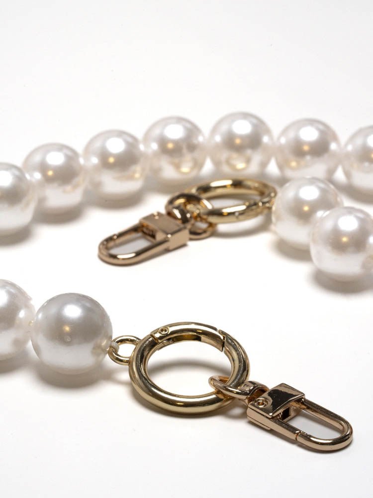 Handykette mit Perlen – Pearl White - Susanno Perlen Handykette Perlweiß – Handykette mit Perlen zum Umhängen