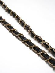 Handykette Noir Night - Susanno Schwarze Handykette mit goldener Verzierung für das iPhone 11.