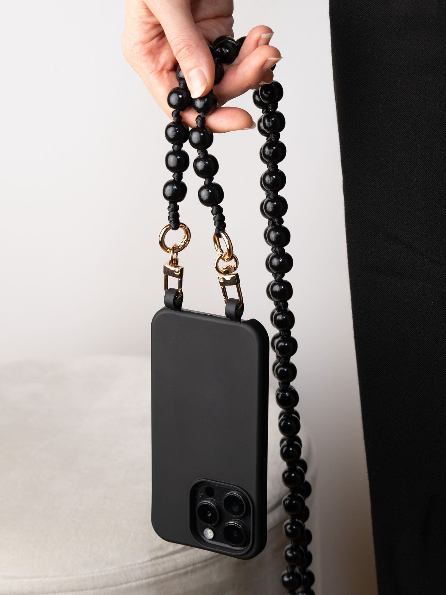 handyhülle mit kette Handykette Perlen Schwarz [handgeknüpft] – Susanno