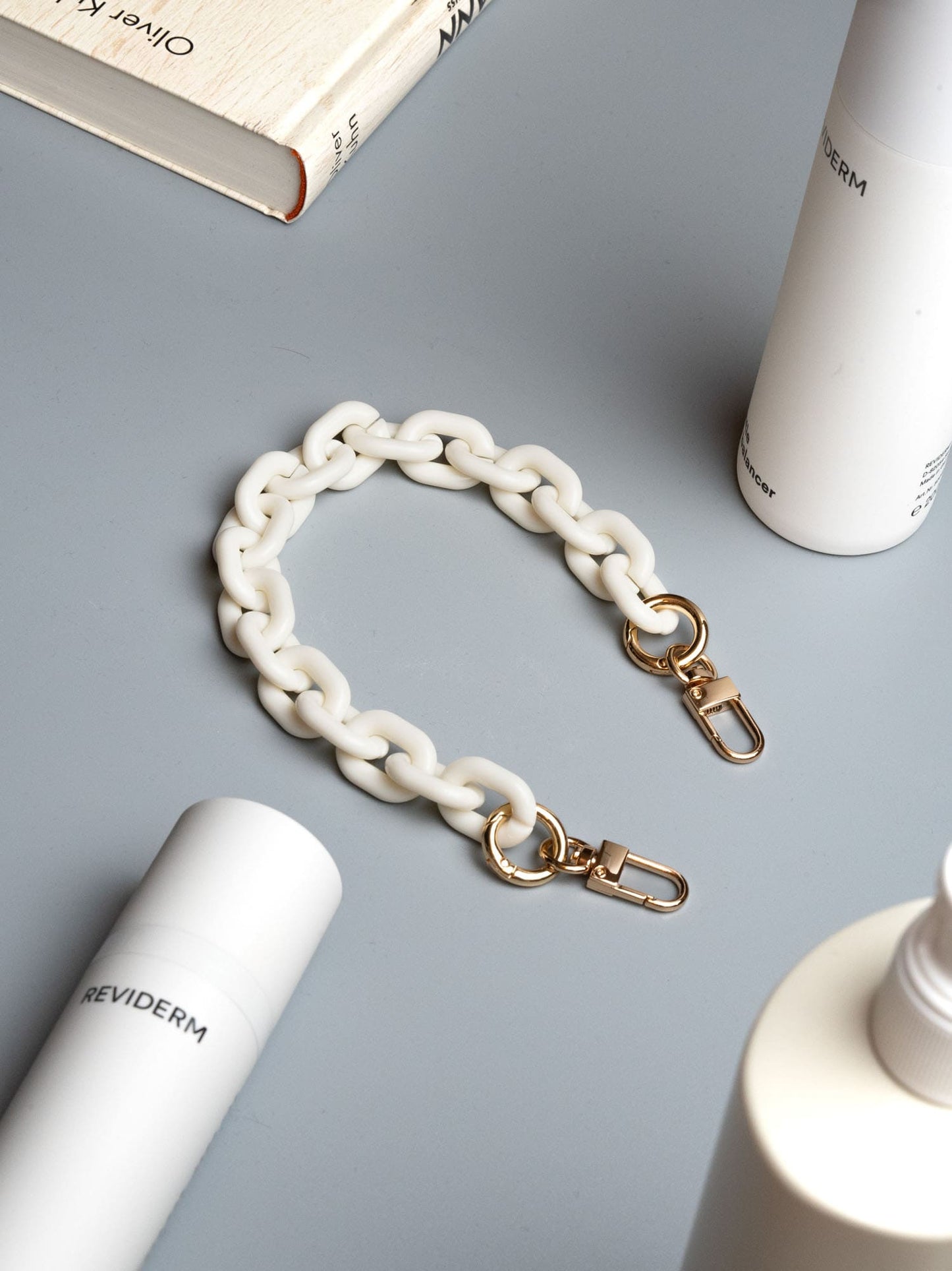 Handykette Pure White - Susanno weisses kurzes handyband mit Karabinern