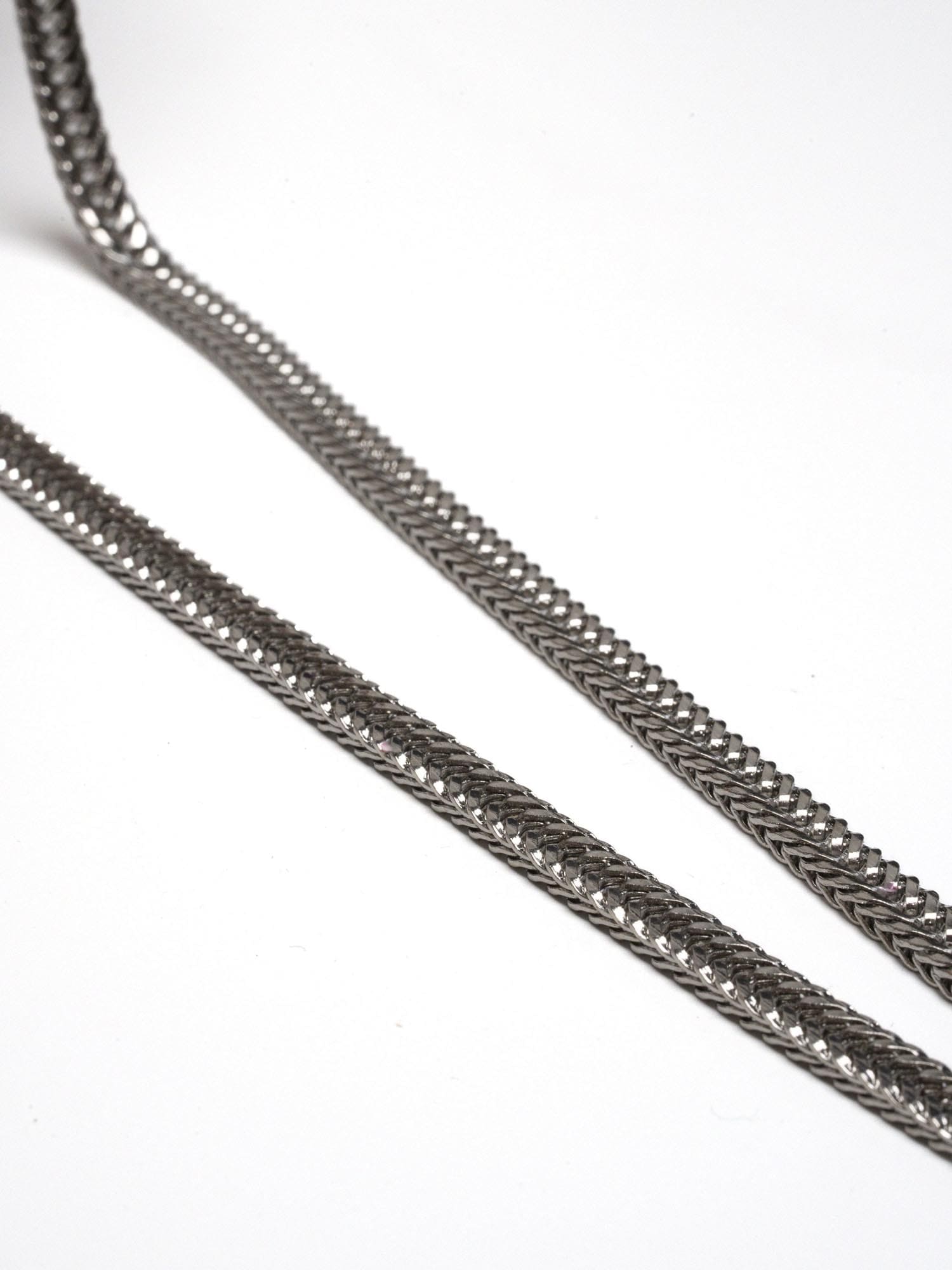 Handykette Silver Star - Susanno Handykette für iPhone 12, stilvolle Handyhülle mit Schnur in Silber für flexible Nutzung.